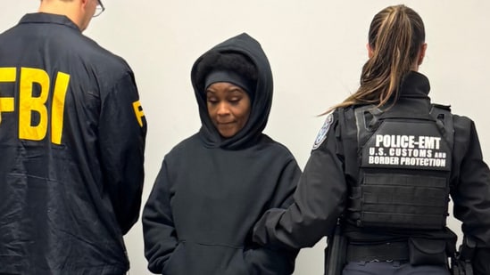 ¿Quién es Elaine Angène Escoe? Arrestan a una mujer incluida en la lista de las “más buscadas” del FBI por un fraude de ayuda por el COVID de 32 millones de dólares