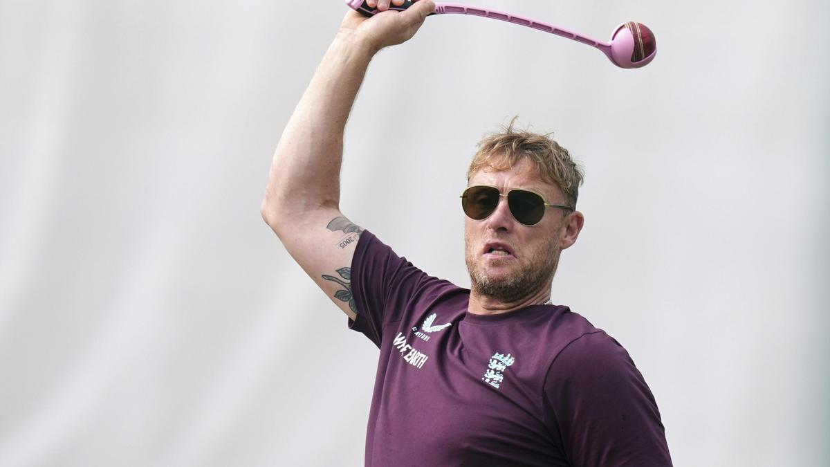 Andrew Flintoff ha sido presentado como entrenador en jefe del Sydney Thunder