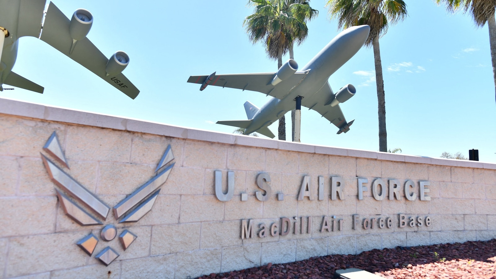 El FBI investiga un vídeo que se atribuye la responsabilidad de un posible dispositivo explosivo en la Base de la Fuerza Aérea MacDill