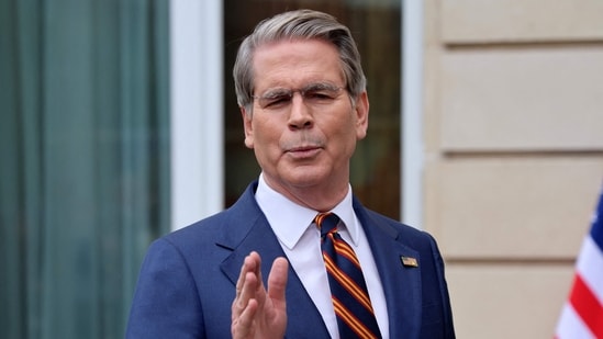 A medida que se intensifica la guerra con Irán, el secretario del Tesoro de EE.UU. dice que Trump está “desestabilizando el régimen iraní”