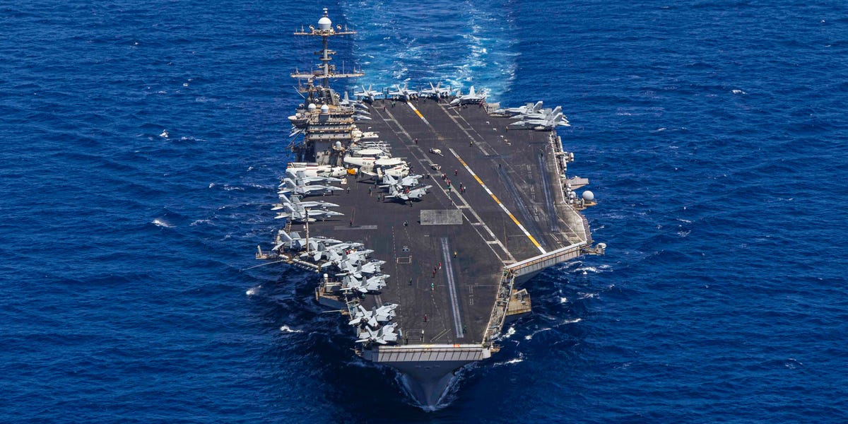 Fighter-Jet-Loss-on-US-Navy-Carrier-Due-to-Evasive.jpeg