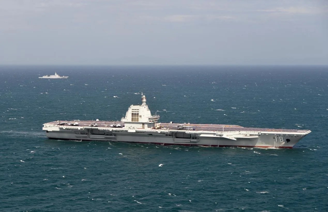 El portaaviones Fujian completa los primeros ejercicios con un sistema avanzado de catapulta electromagnética