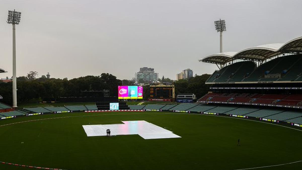 MIRAR: Sydney Thunder se sintió frustrado en su choque de la WBBL con Adelaide Strikers después de una controvertida decisión del árbitro