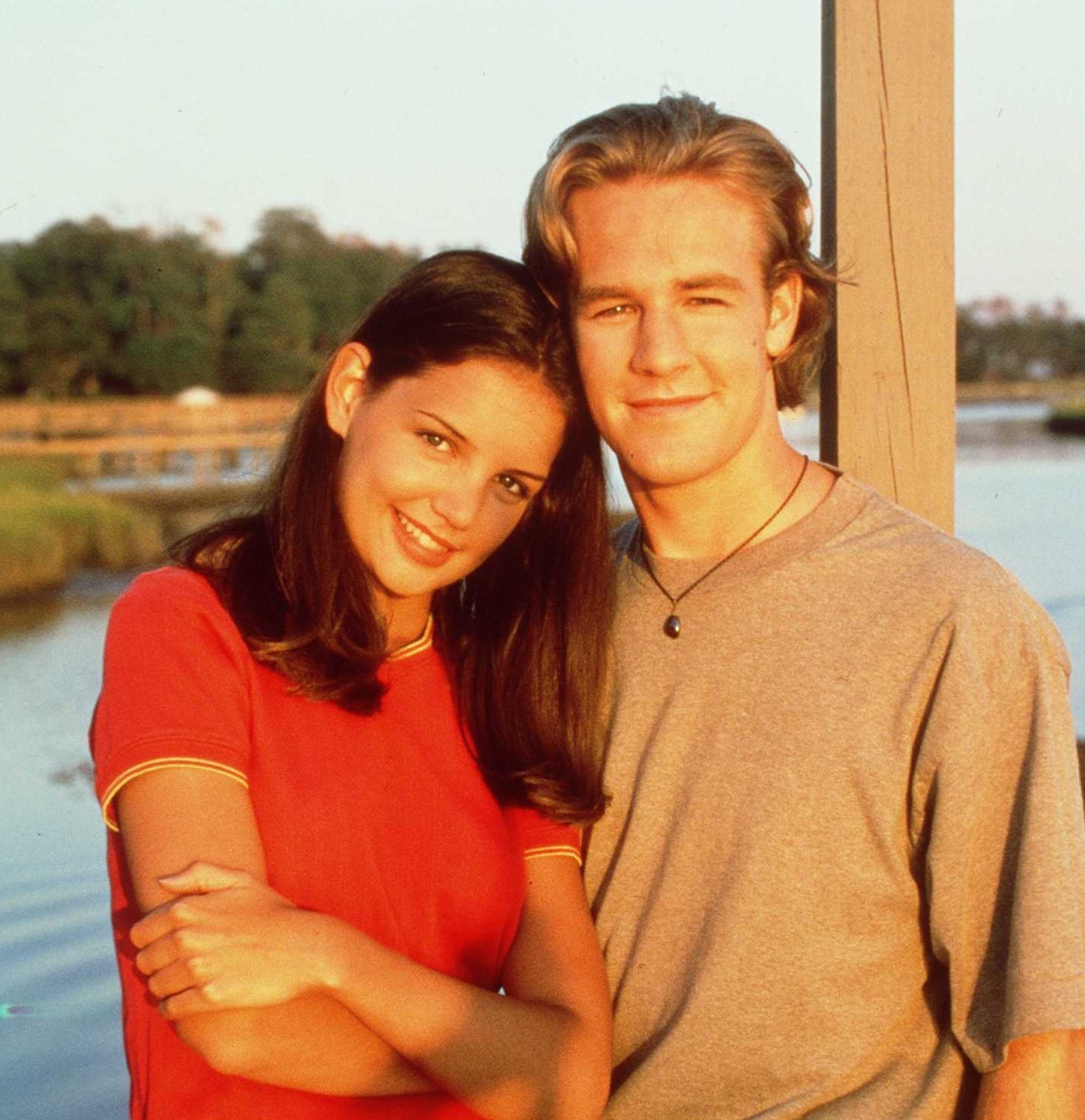 Katie Holmes rinde un hermoso homenaje a James Van Der Beek