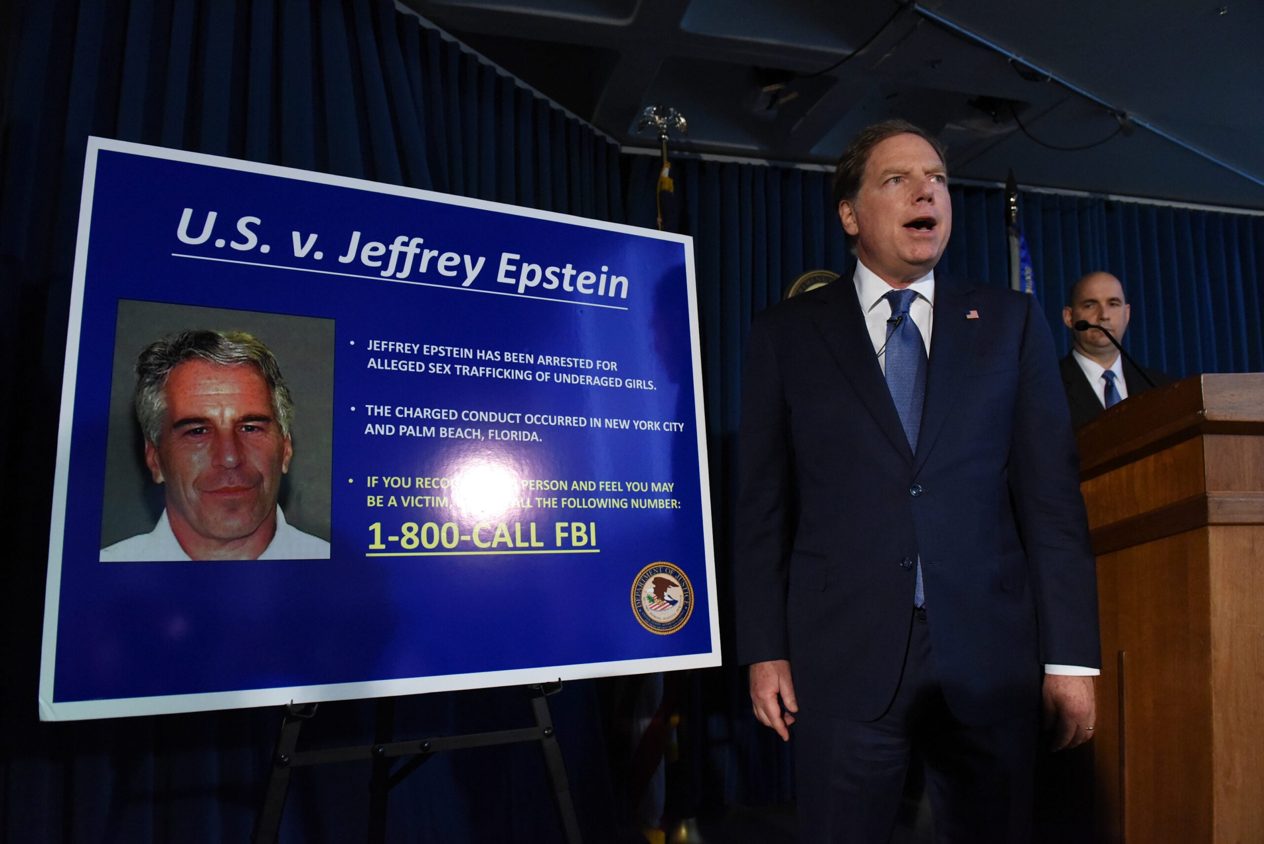 Hallan muerto al “reclutador” que presentó a Jeffrey Epstein a jóvenes modelos