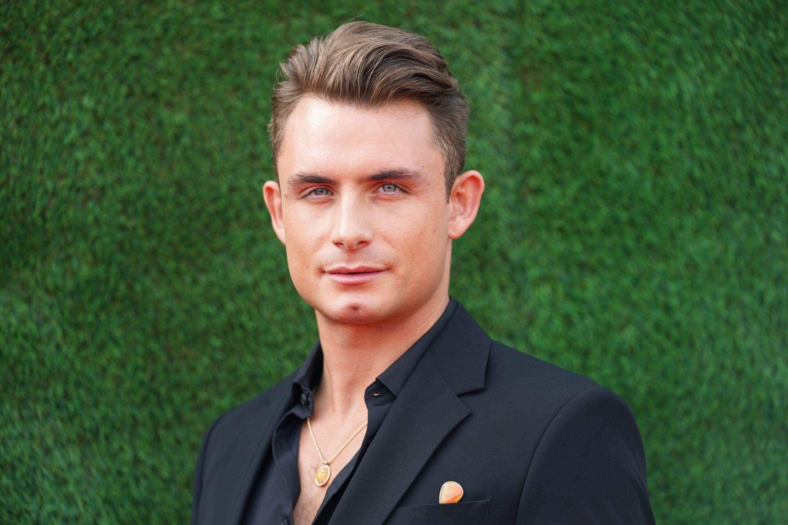 James Kennedy revela su novia mucho más joven que quedó embarazada después de 4 meses de noviazgo