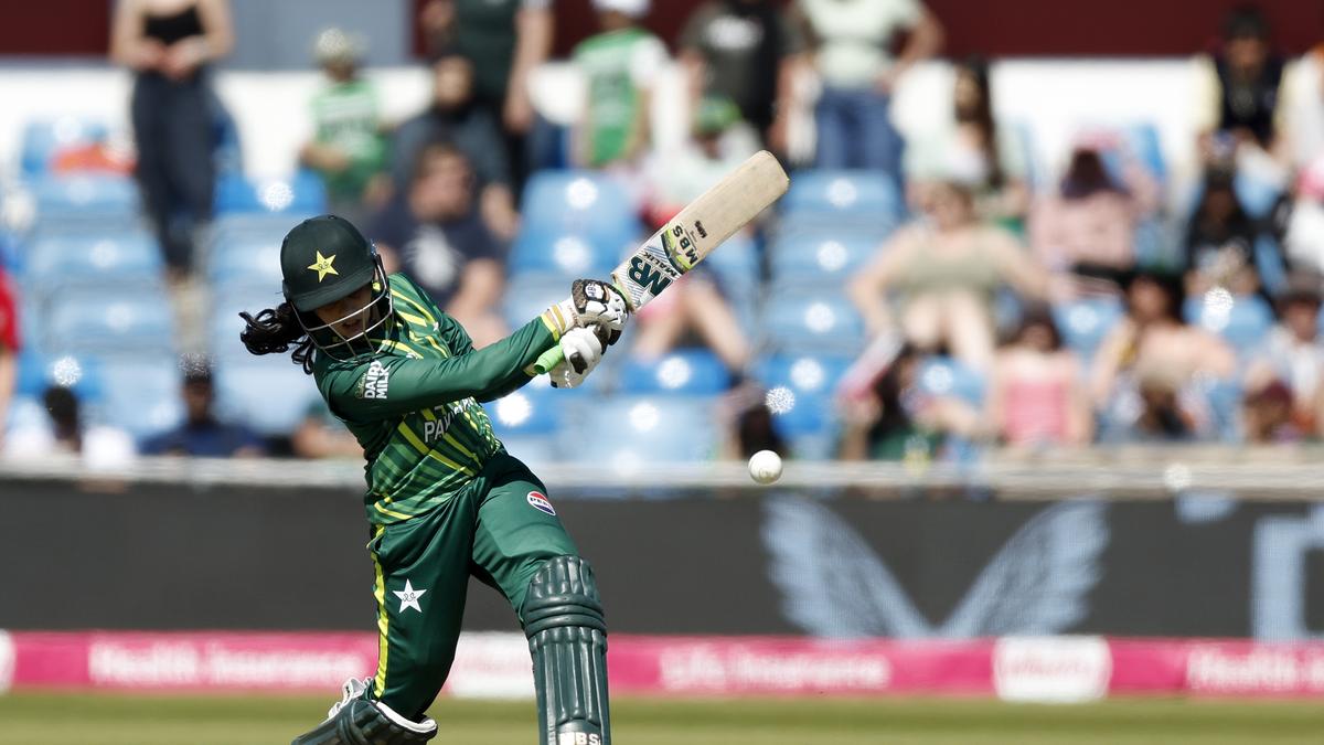 Copa Mundial Femenina T20 2026: Pakistán Gull Feroza amonestada por violar el Código de Conducta de la ICC