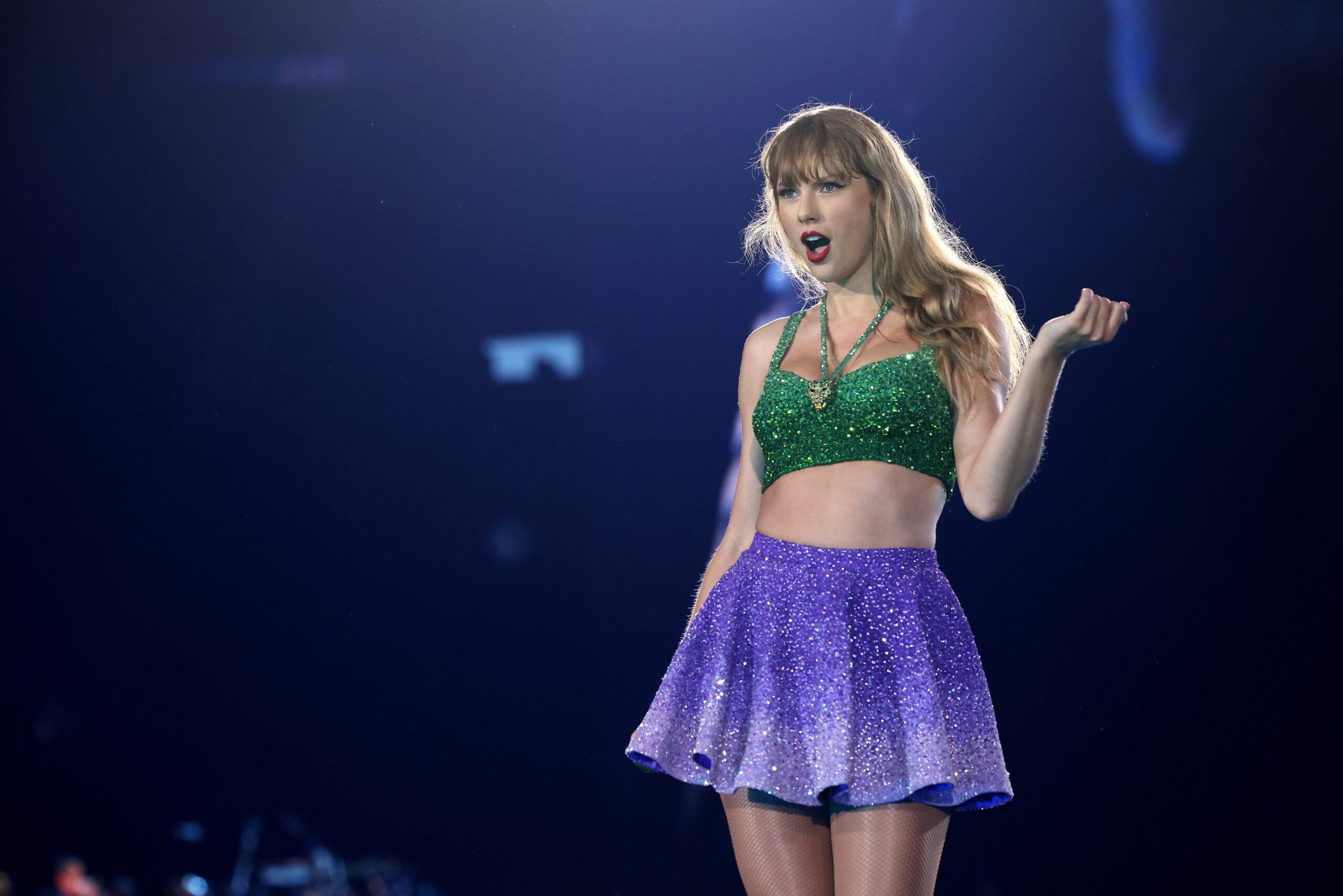 Taylor Swift besa a Kylie Jenner en medio de la disputa con Kim Kardashian después de la histórica victoria de los Knicks