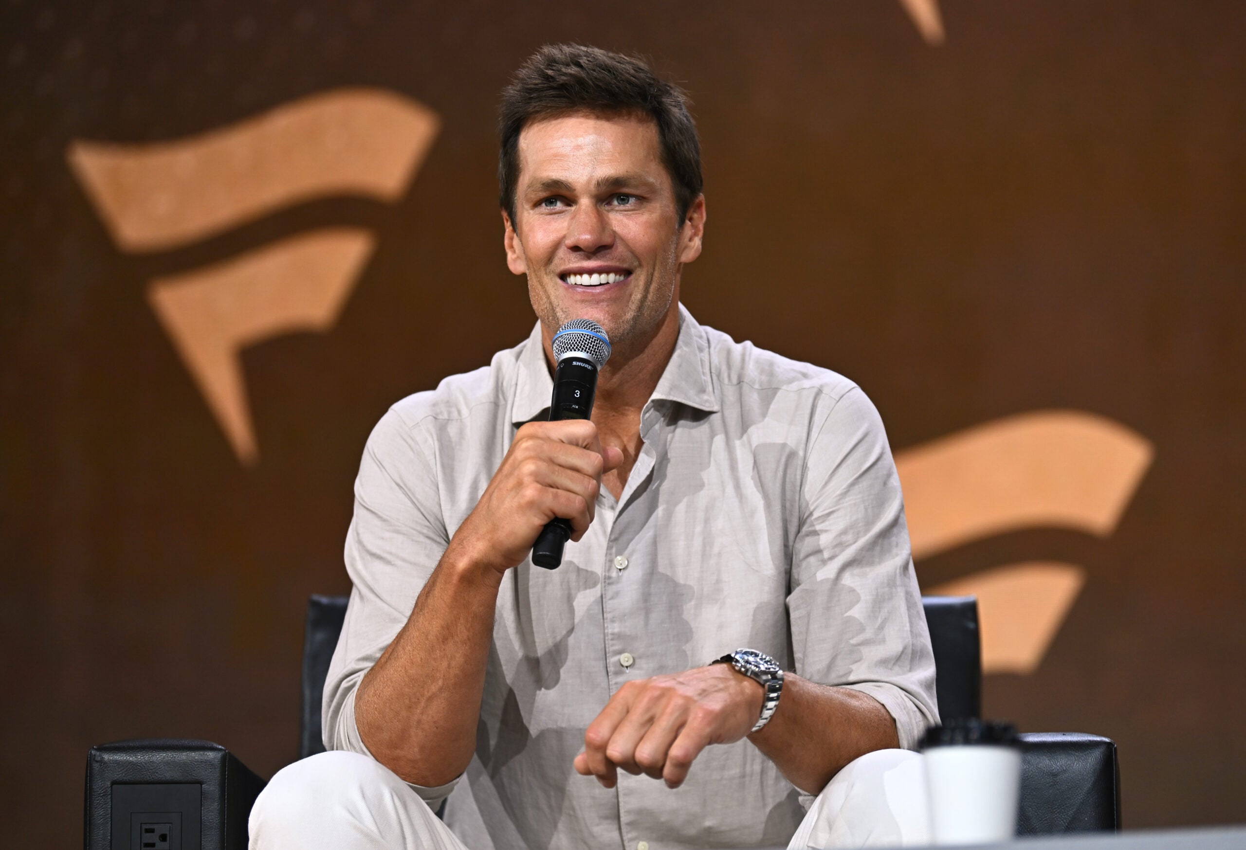 Tom Brady criticado por falsa pelea ‘Cringey’ con Logan Paul