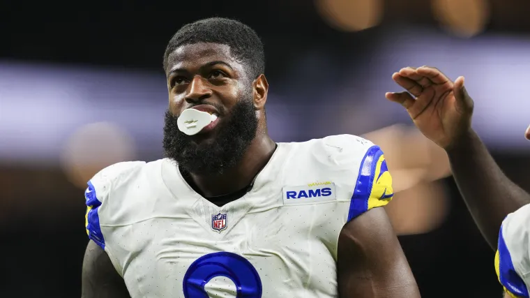 La propuesta comercial de los Rams le otorga al corredor de pases 69.5 capturas $ 106 millones para combinar con Jared Vers