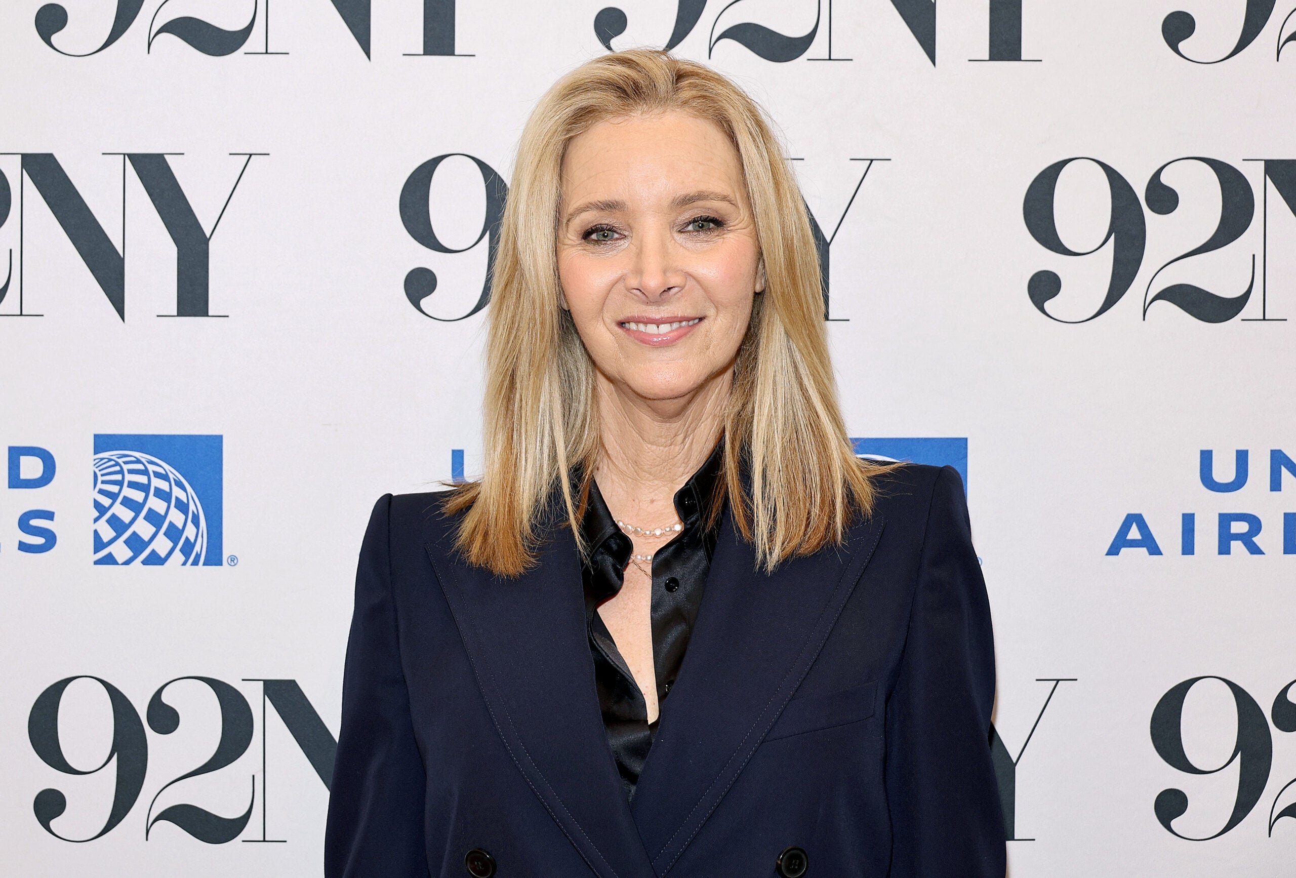 Lisa Kudrow dice que las estrellas de ‘Friends’ todavía ganan 20 millones de dólares al año con reposiciones y streaming