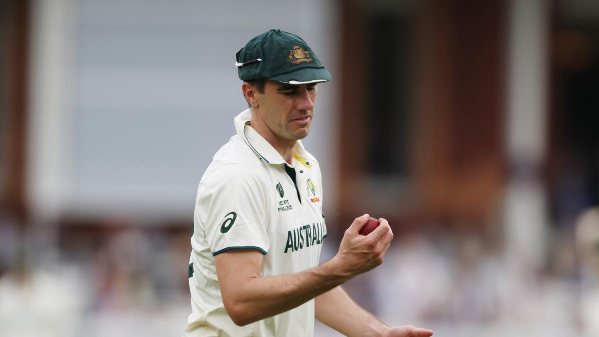 The Ashes 2025-26: Cummins e Inglis de Australia en equipo para la segunda prueba en Brisbane