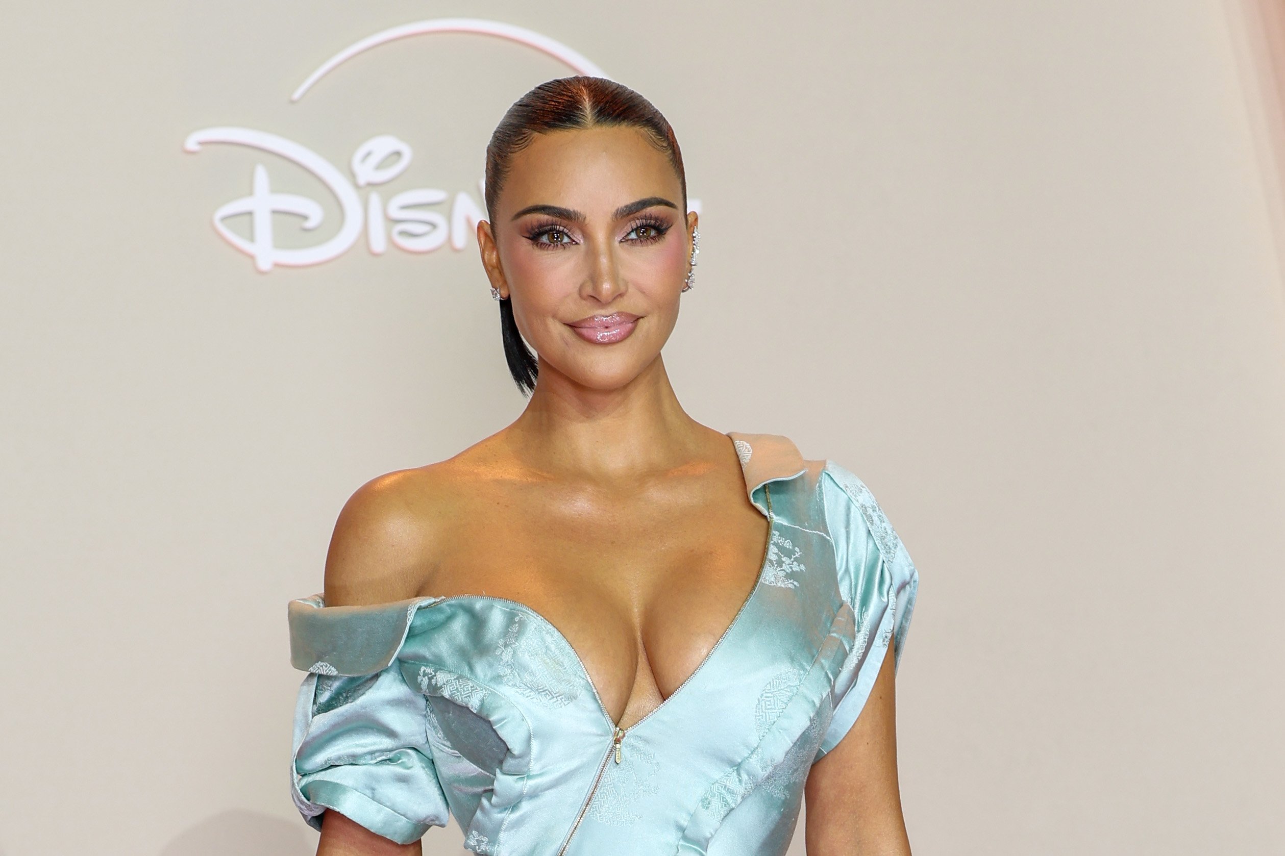 Kim Kardashian está saliendo en secreto con el piloto de F1 Lewis Hamilton, afirman fuentes internas