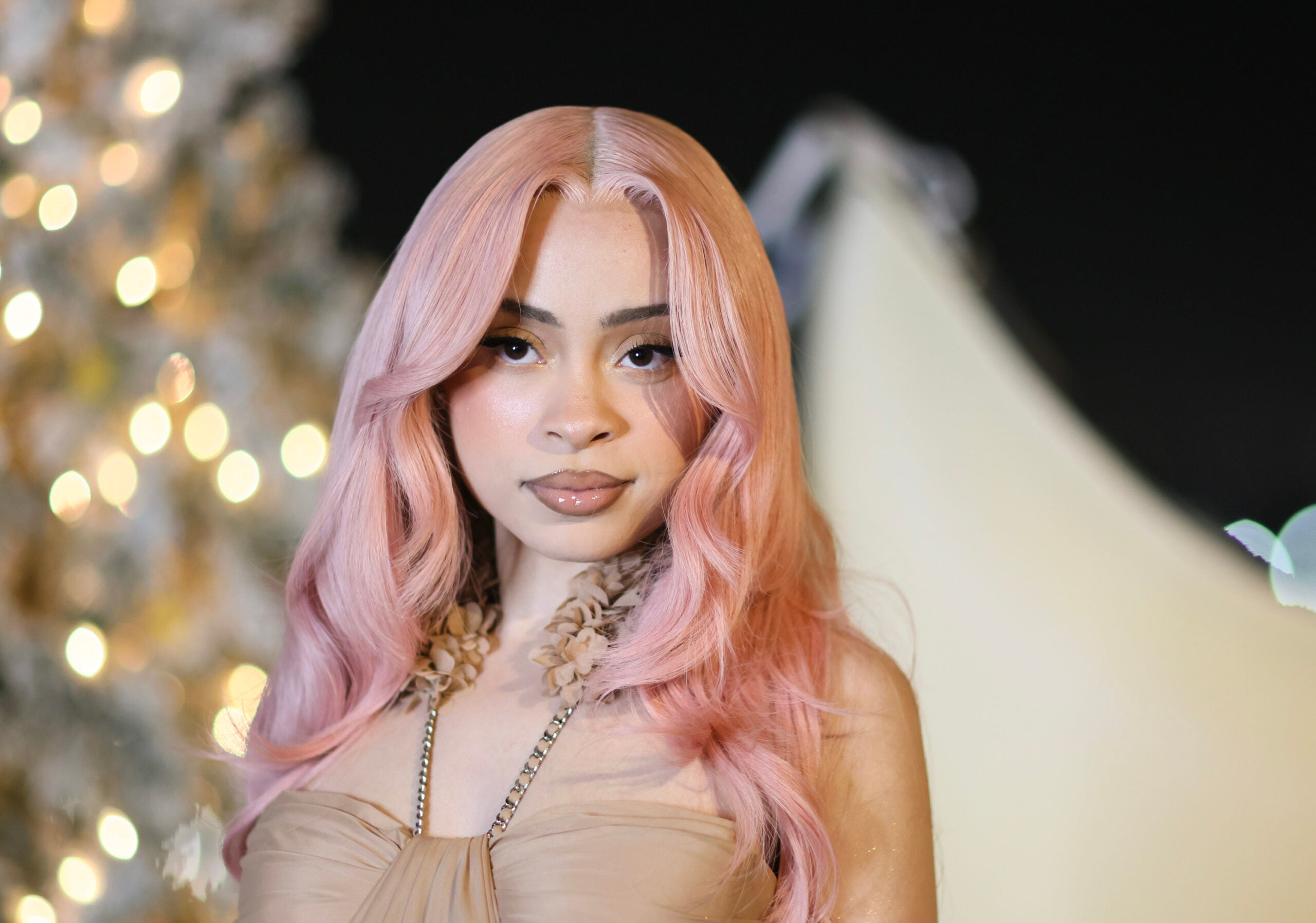 Ice Spice es golpeada por un cliente aleatorio de McDonald’s en un video impactante