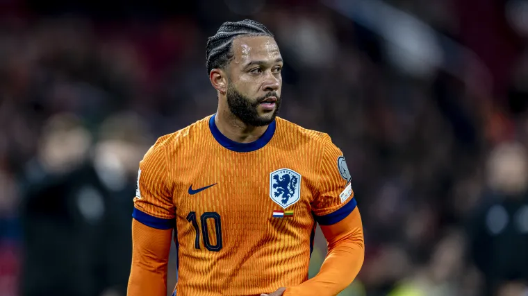 Por qué Memphis Depay no fue titular con Holanda en el Mundial