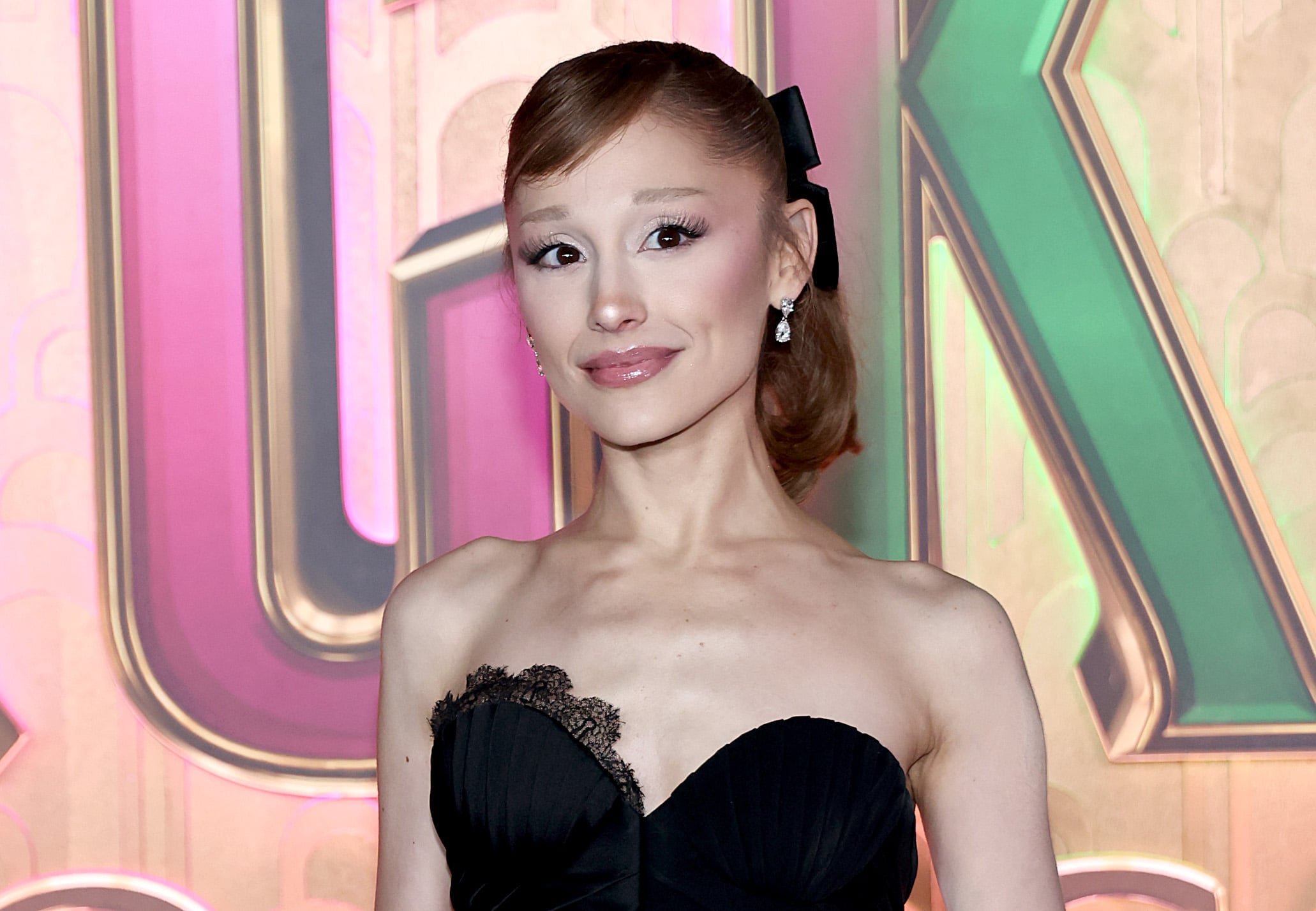 Ariana Grande se mantuvo en contacto con Ricky Alvarez durante su relación con Ethan Slater: Informe