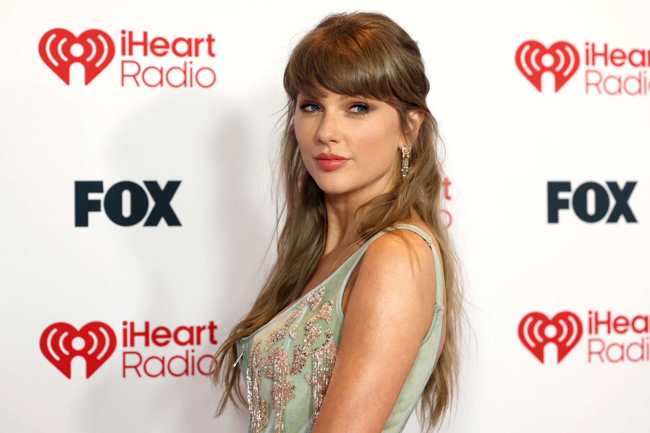 Los invitados a la boda de Taylor Swift se quejaron de la fila del buffet y de la rifa ‘pegajosa’: informe