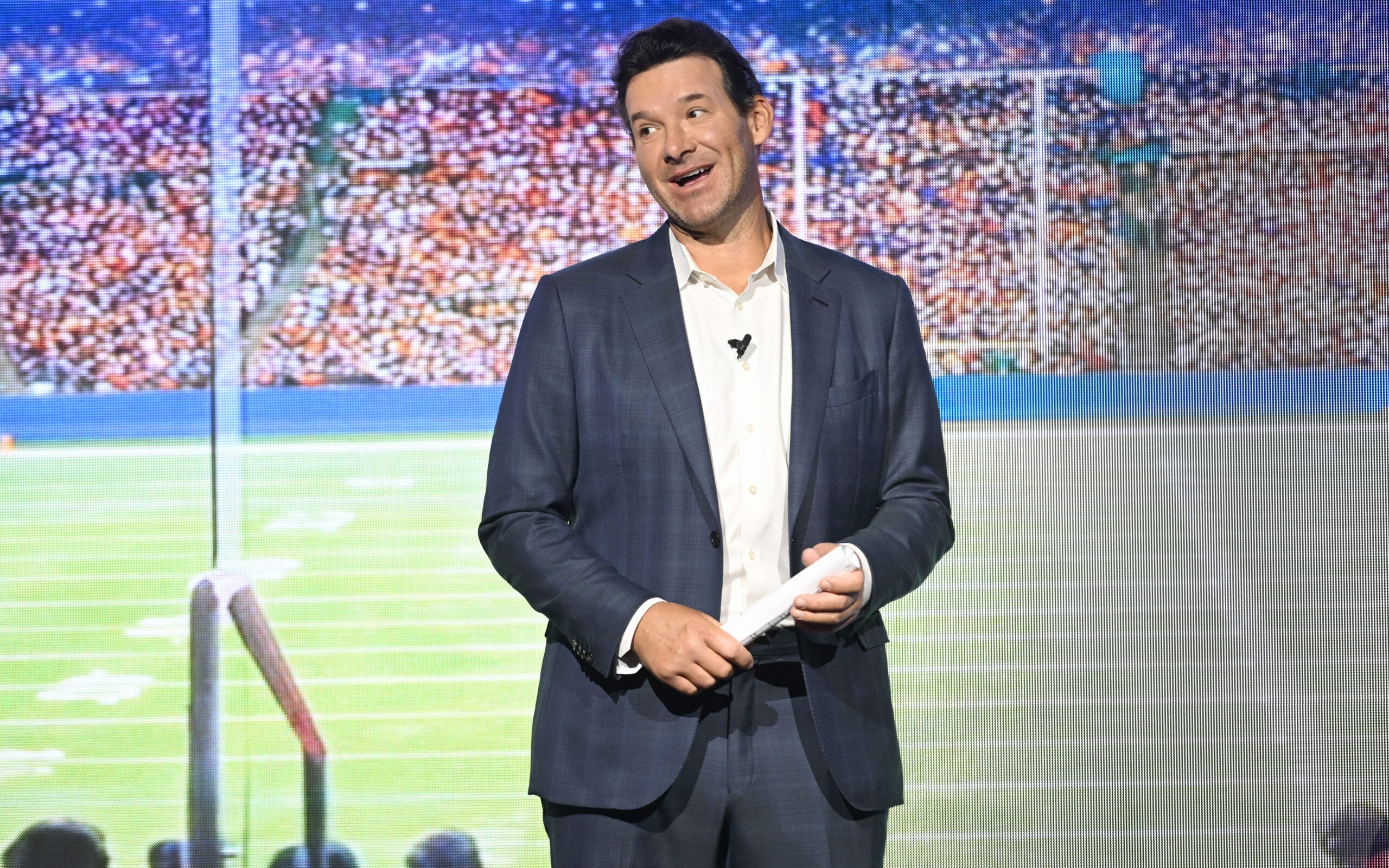 Tony Romo arrestado por conducir un vehículo en estado de ebriedad: informe