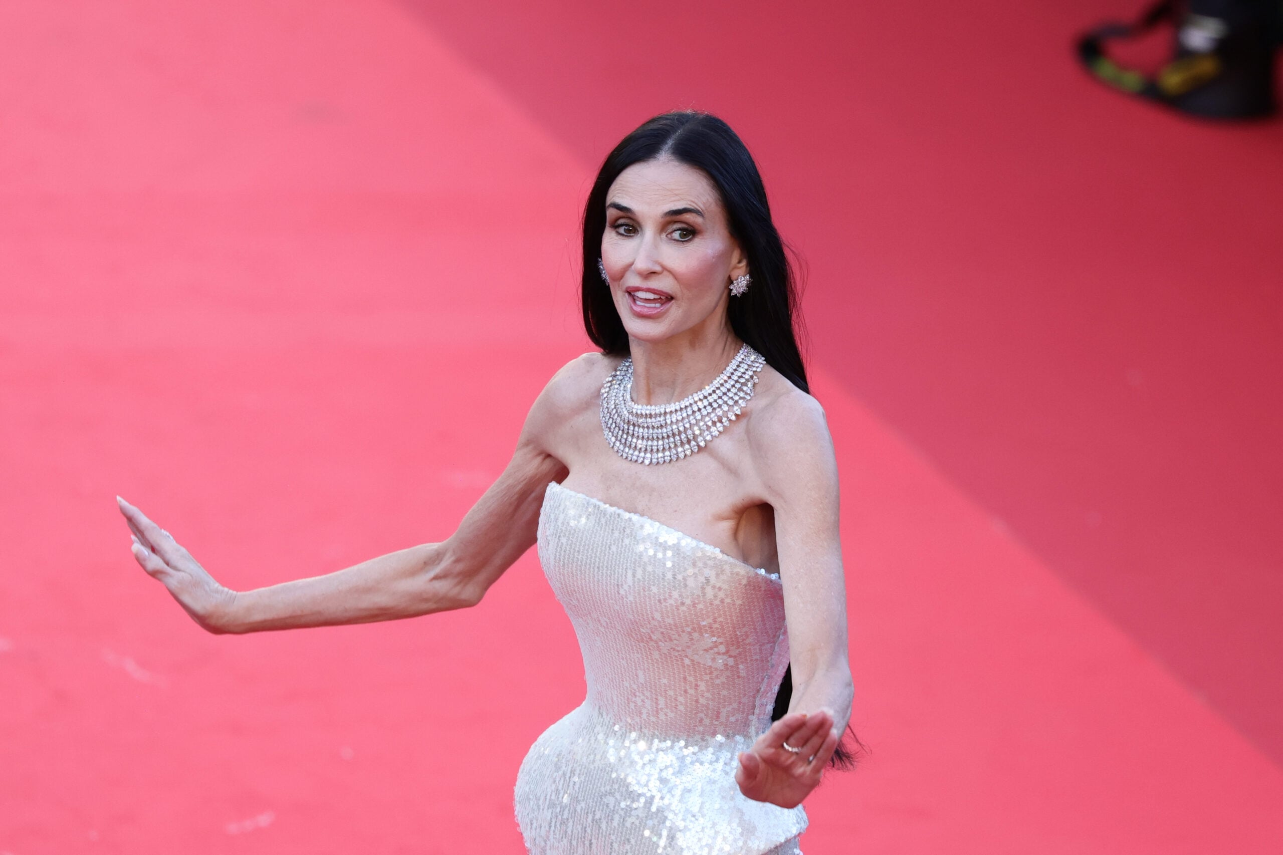 El sorprendente nuevo físico de Demi Moore deja a Internet muy dividido