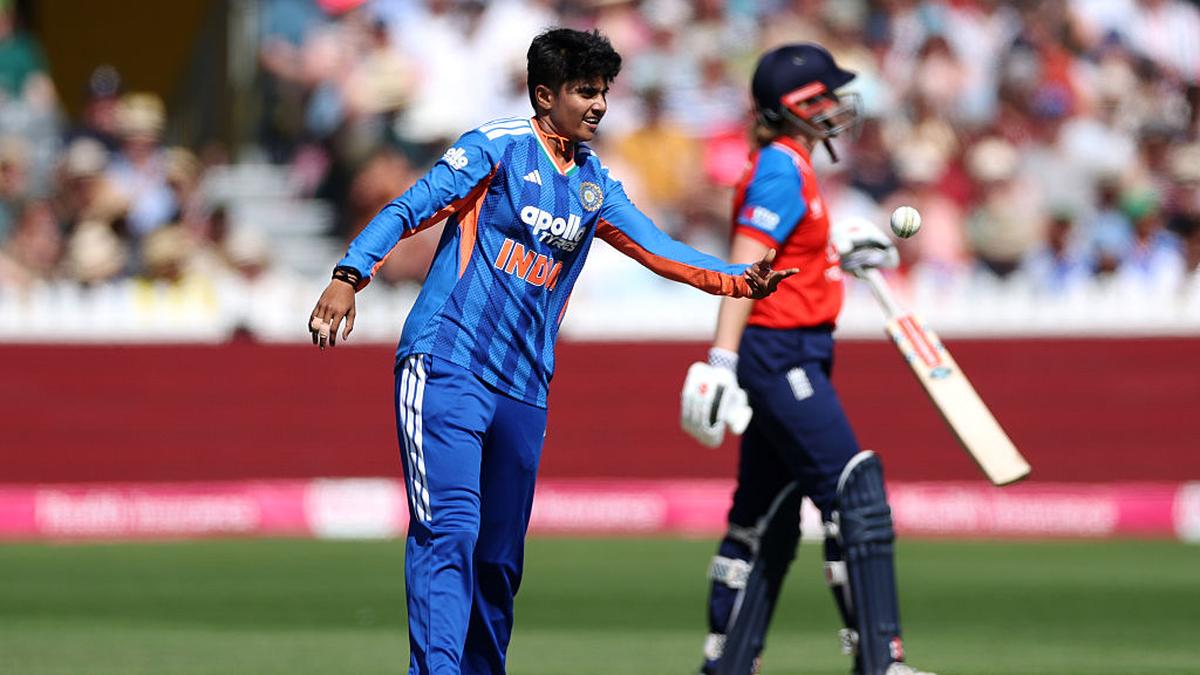 Shree Charani respalda a India Women para recuperarse en el partido decisivo contra Inglaterra después de la derrota en el segundo T20I