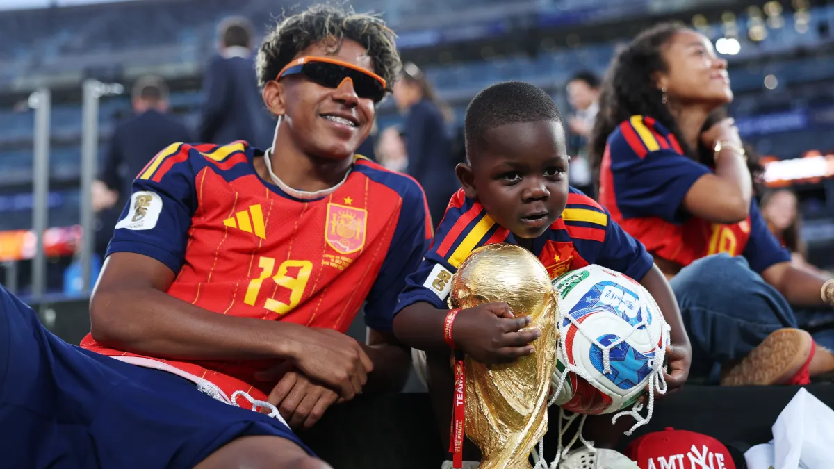 Los mejores momentos de Kanye Yamal en la Copa del Mundo 2026, desde clips virales de grandes carteles hasta celebraciones con su hermano Lamin Yamal