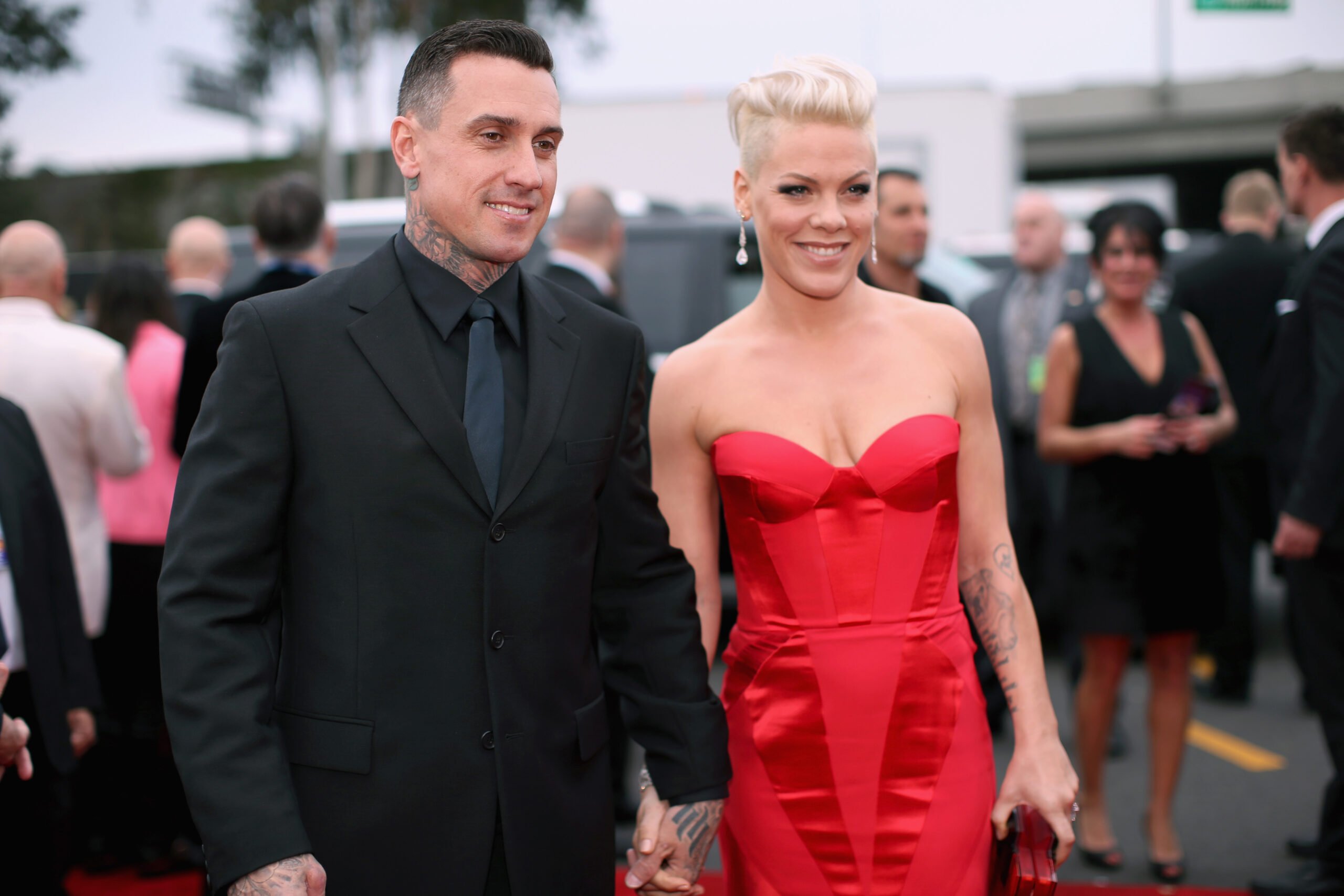 Pink desmiente los rumores de divorcio de Carey Hart: ‘¡Son noticias falsas!’