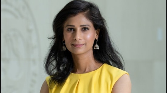 La economista Gita Gopinath señala un nuevo estudio del FMI que muestra que los aranceles estadounidenses están obligando a los estadounidenses a pagar más por menos; ‘no hay buenas noticias’