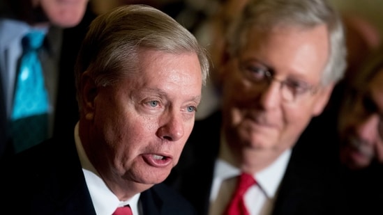 Lindsey Graham expresó su preocupación por Mitch McConnell días antes de su propia muerte, aparece un video | Mirar