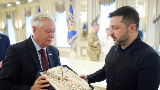 Lindsey Graham estuvo en Ucrania un día antes de su muerte; Algunas de las últimas fotos del difunto senador salen a la luz.