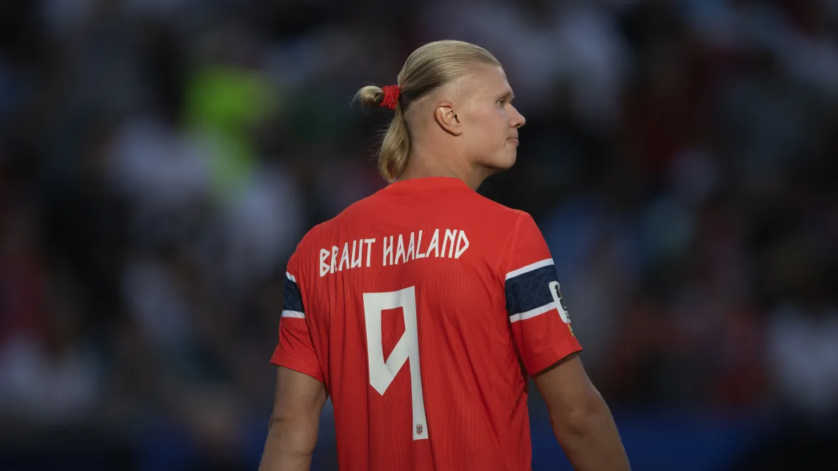 ¿Qué es Brat Holland? La parte posterior de la camiseta deletrea el nombre completo de Erling Holland.