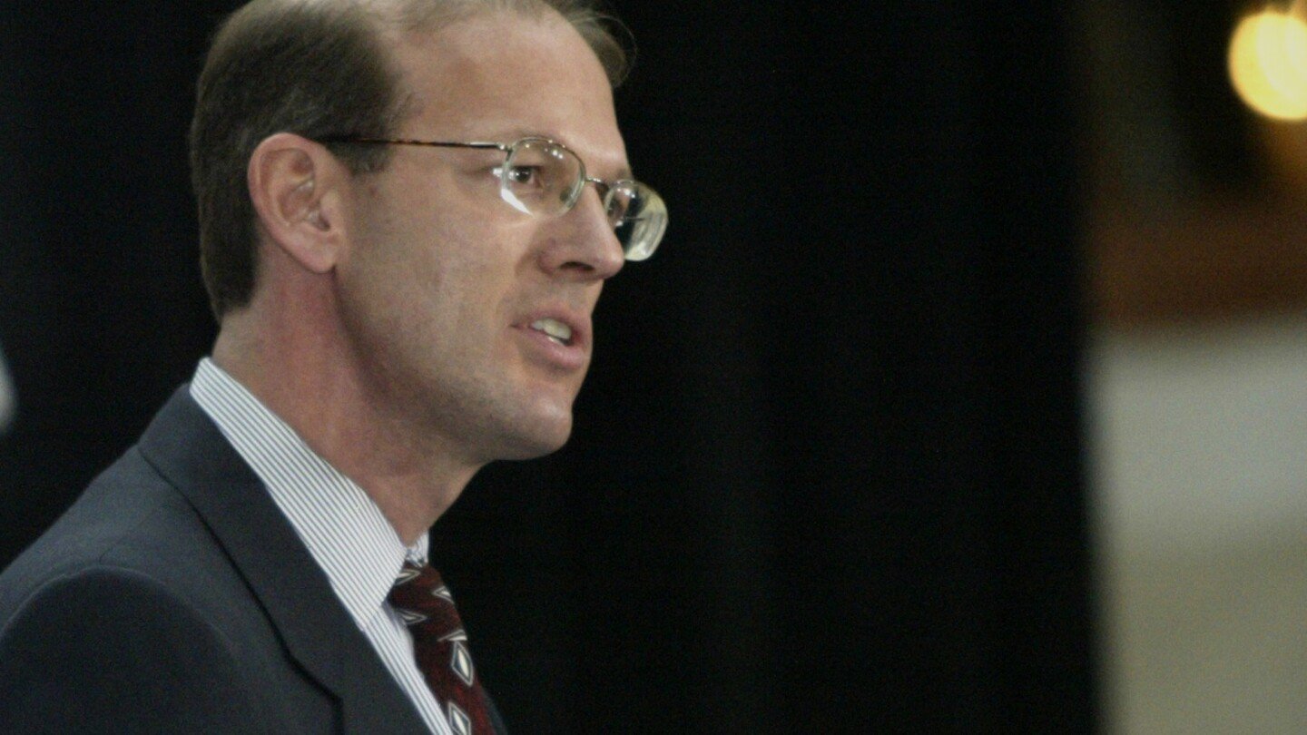 Habitat-for-Humanity-CEO-Reflects-on-20-Years-of-Growth.com2Ff32F2b2Fa1b9dcf0cc03a151fc7ff33faf3f2Fb1518037d8ea4beba1e6.jpeg
