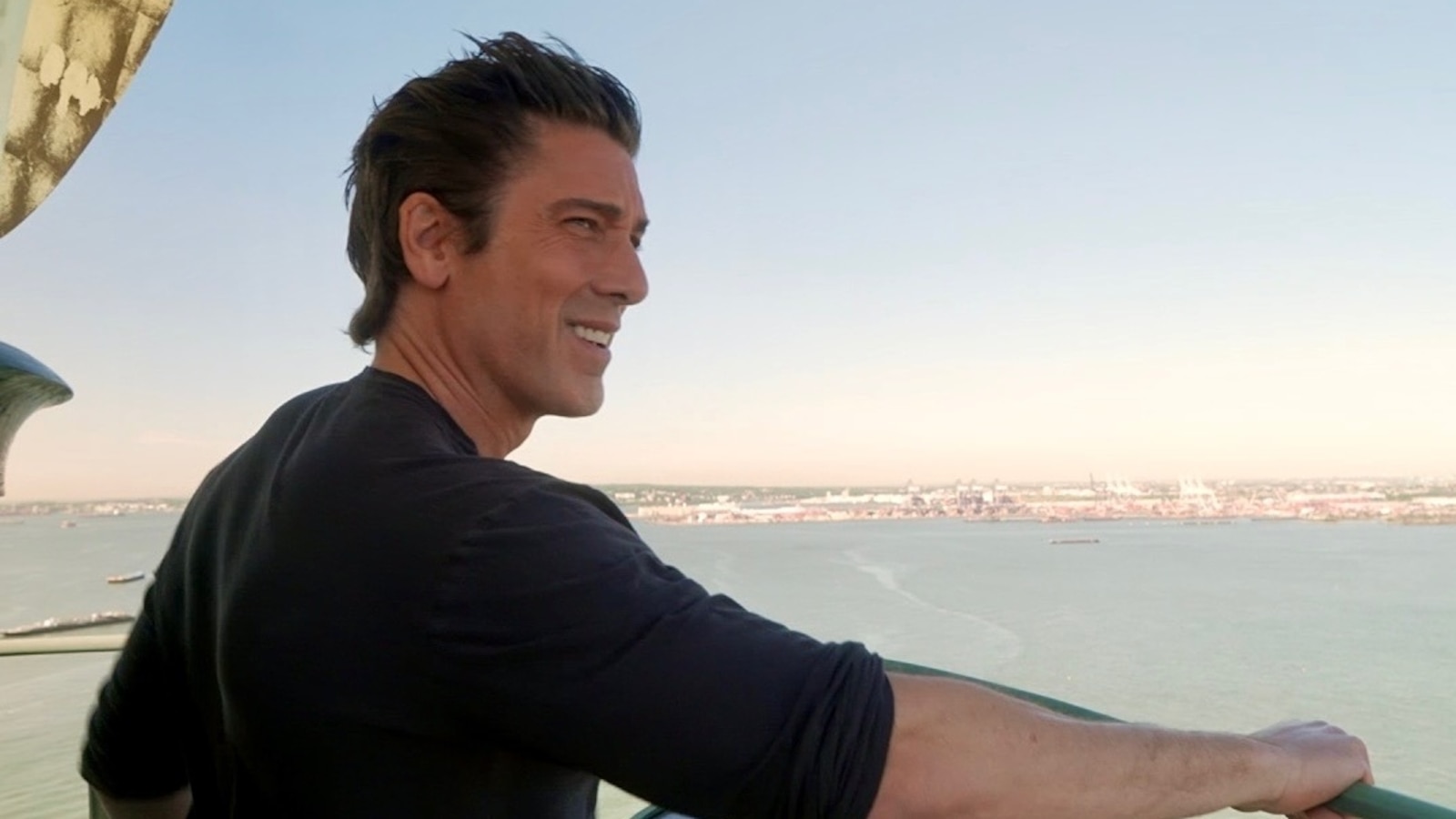 America 250: David Muir toma la antorcha de la Estatua de la Libertad