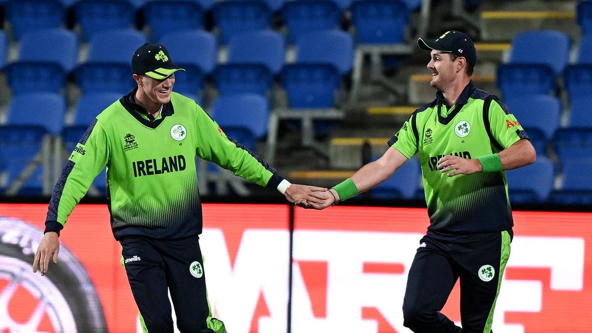 UAE vs IRE, segunda actualización de puntuación en vivo de T20I: Irlanda pierde a Adair temprano, Tector comienza a desvanecerse