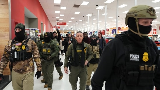 Immigration-Enforcement-Minnesota-67_1768174619269_1768174662991.jpg