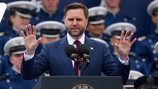 JD_Vance_booed_1779997021286_1779997021529_de4e33d9-d4e1-4ec0-9a74-1a0b17a52420.jpg