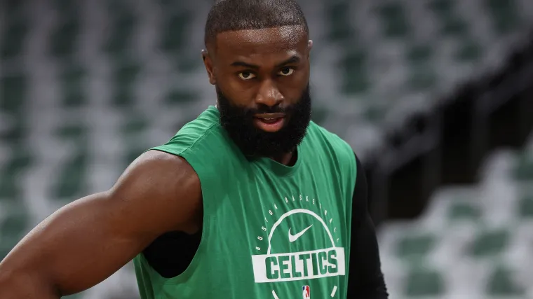 La idea comercial de los Celtics sería cambiar a Jaylen Brown, quien una vez anotó 51 puntos, por 19 millones de dólares.