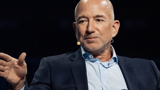 Jeff Bezos pide cero impuestos sobre la renta para la mitad inferior de los estadounidenses con ingresos, diciendo que cambiaría millones de vidas