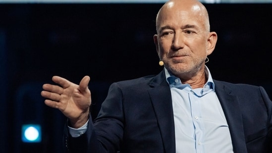 Jeff_Bezos_Glenn_Rocket_Explosion_Viral_1780024978221_1780024978520_0e4557ac-384f-4085-b6cb-43a8c1d1da07.jpg