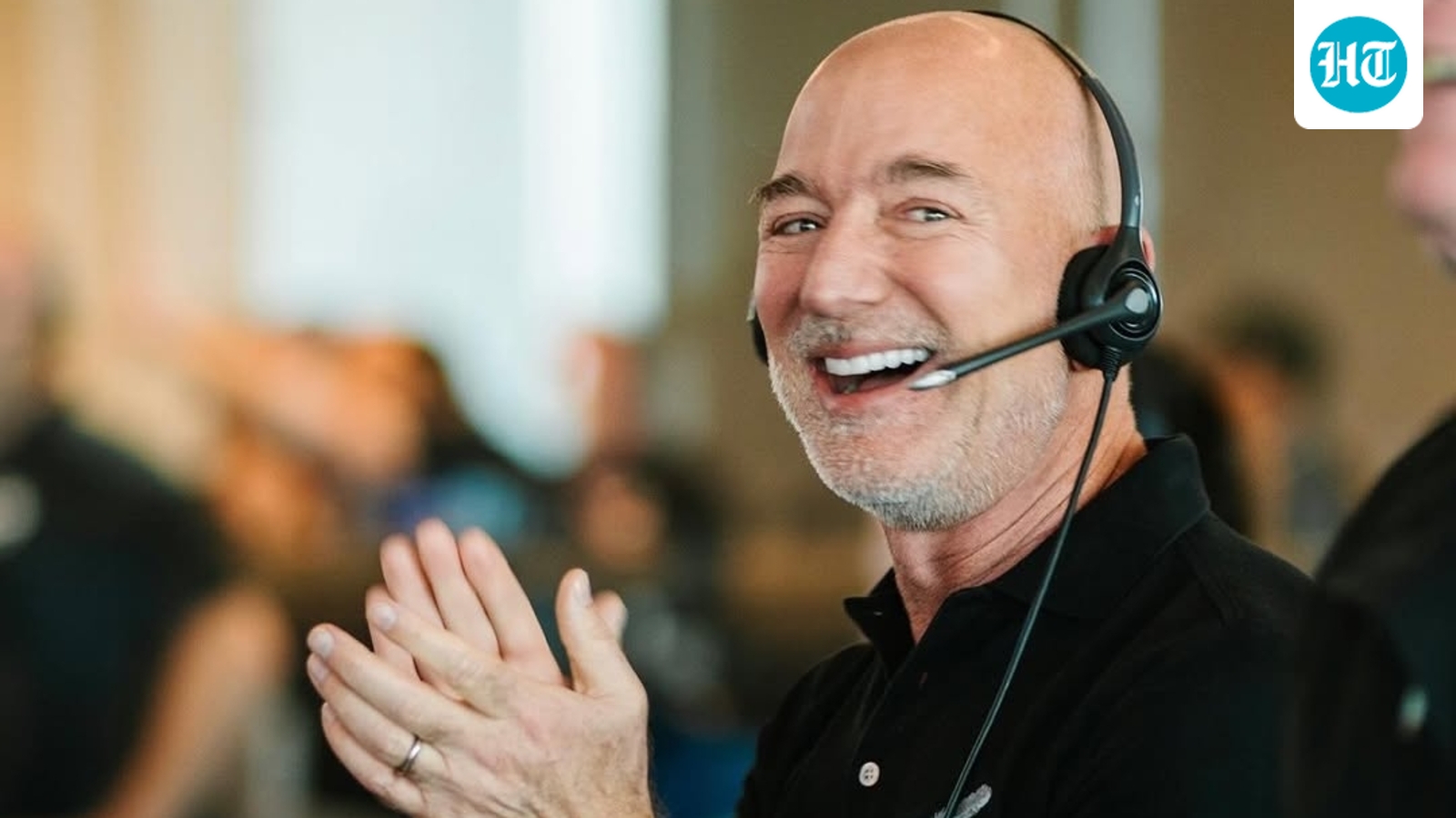 Jeff_Bezos_Lauren_Sanchez_Blue_Origin_Rocket_1763091932417_1763091932583.jpg