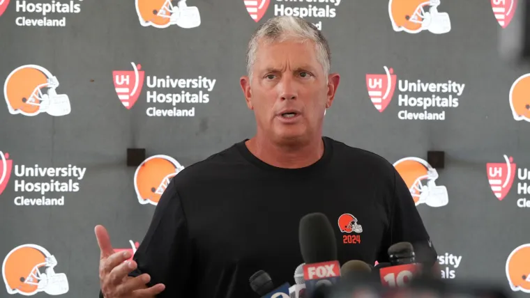 El DC de los Browns, Jim Schwartz, acepta los tiempos difíciles y dice que “no nos pagan por los buenos tiempos”