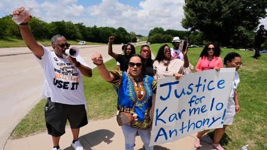 Karmelo Anthony declarado culpable: protesta frente al tribunal de McKinney después de que Austin sospechara del veredicto de Metcalf; vídeos
