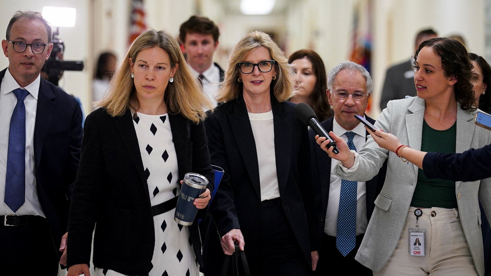 Kathy Ruemmler, ex abogada de Goldman Sachs, llama a Epstein un “mentiroso magistral” en la investigación de la Cámara