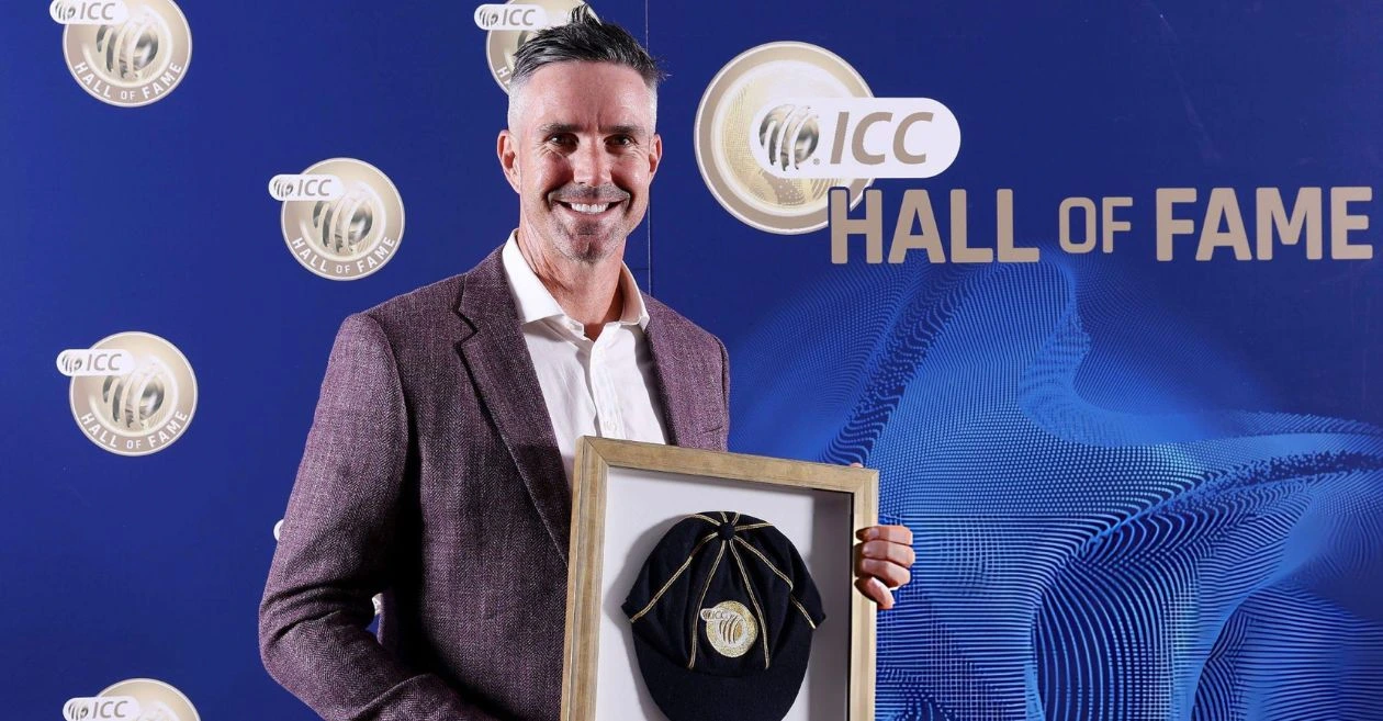 Kevin Pietersen reacciona después de que ICC lo incluyera en el Salón de la Fama