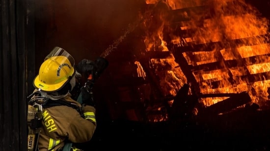 Incendio South Gate: Un enorme incendio industrial cubre a Los Ángeles con humo; emergen vídeos