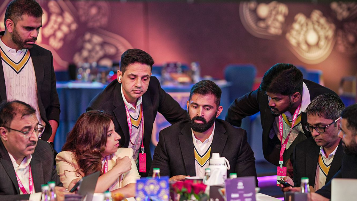 Revisión de la subasta WPL 2026: lo que revelan las grandes compras y los errores impactantes sobre el mercado del cricket femenino