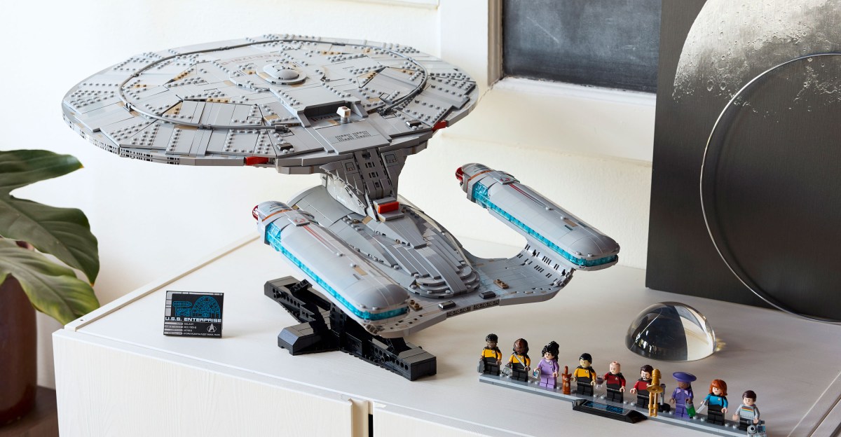 Lego-Announces-First-Star-Trek-Set-USS-Enterprise-NCC-1701-D-Launching.jpg