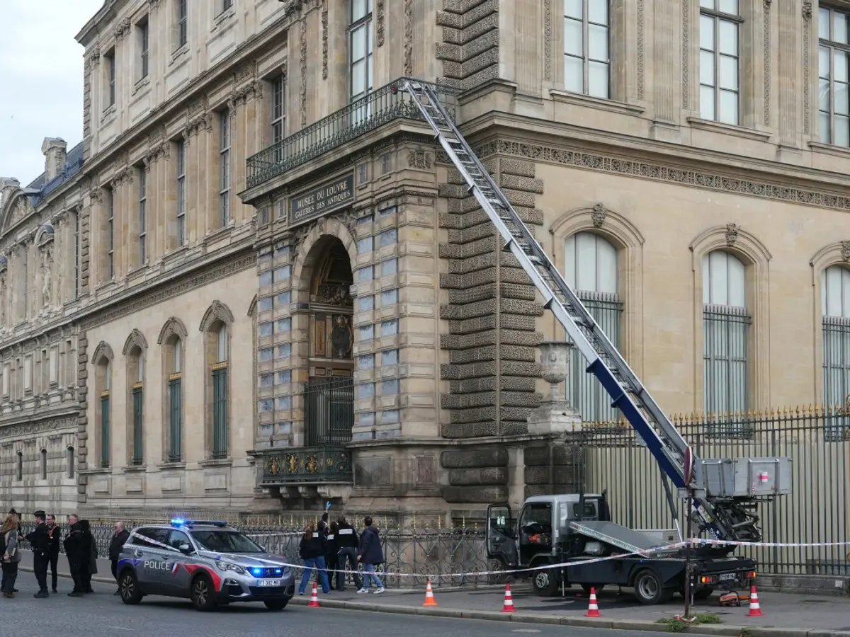Lift-Company-Capitalizes-on-Louvre-Heist-with-Viral-Ad-Campaign.jpg