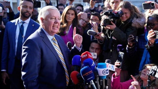 Sin matrimonio, sin hijos: los comentarios de Lindsey Graham sobre la ‘soltería’ resurgen después de su muerte