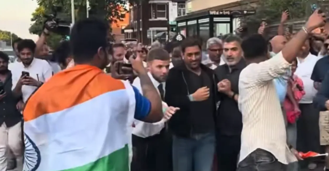 MIRAR: MS Dhoni rodeado de fanáticos después de la victoria de Inglaterra sobre India en el tercer T20I