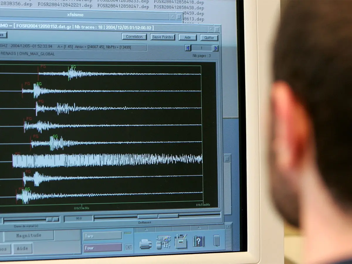 Magnitude-52-Earthquake-Strikes-Pakistan-Tremors-Felt-Across-Region.jpg